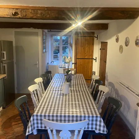 6-bed Sleeps 13 Pool & Pet Friendly * Saint-Sauveur-de-Carrouges