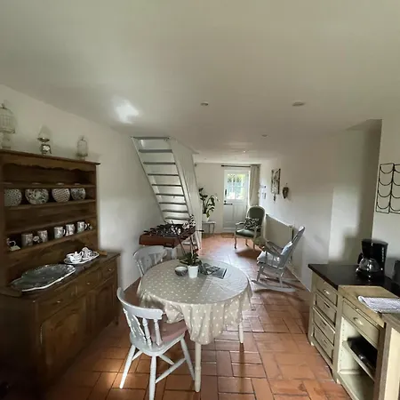 Дом отдыха 6-bed Sleeps 13 Pool & Pet Friendly *