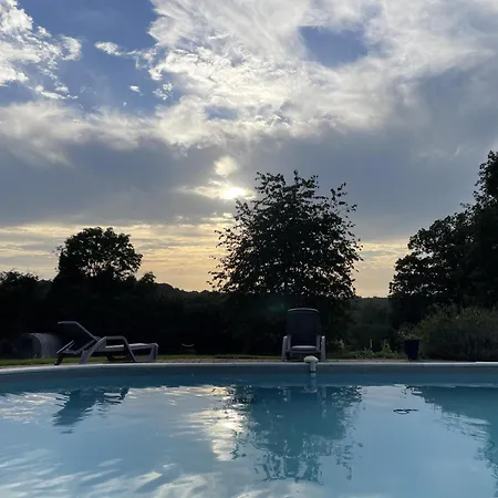 6-bed Sleeps 13 Pool & Pet Friendly Saint-Sauveur-de-Carrouges