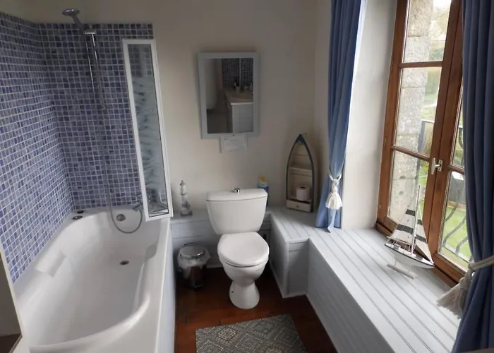 Holiday home 6-bed Sleeps 13 Pool & Pet Friendly