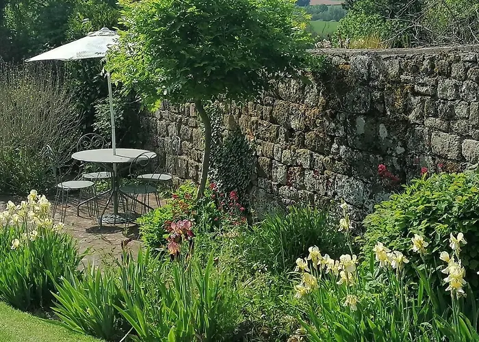 6-bed Sleeps 13 Pool & Pet Friendly *