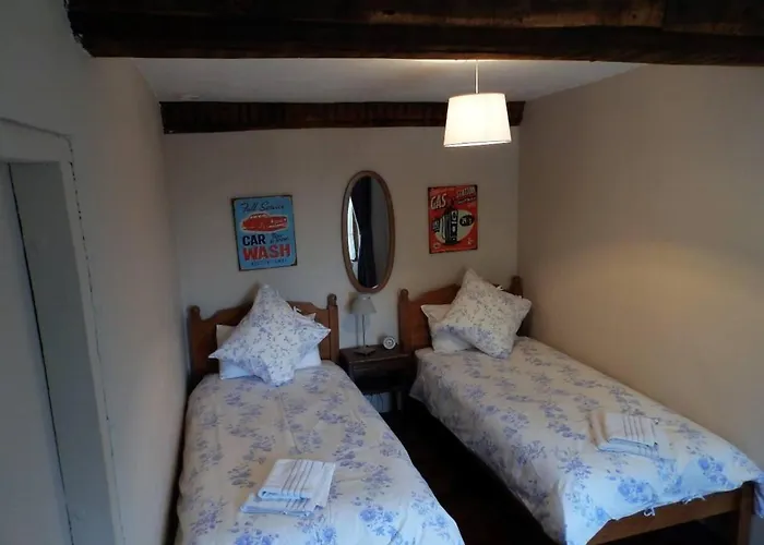 6-bed Sleeps 13 Pool & Pet Friendly Holiday home Saint-Sauveur-de-Carrouges