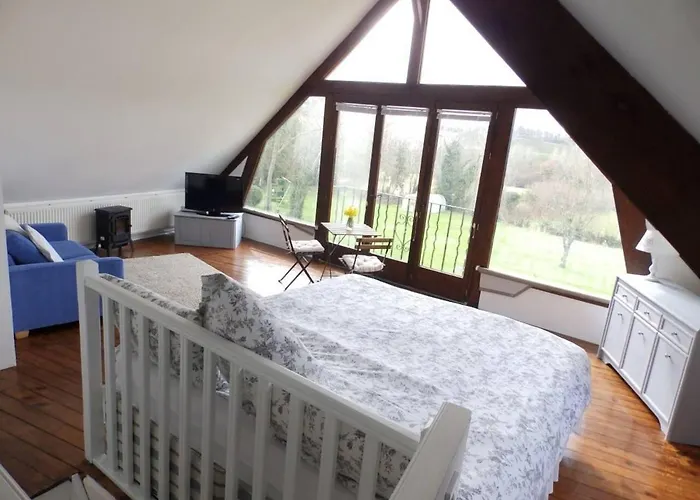 6-bed Sleeps 13 Pool & Pet Friendly Holiday home