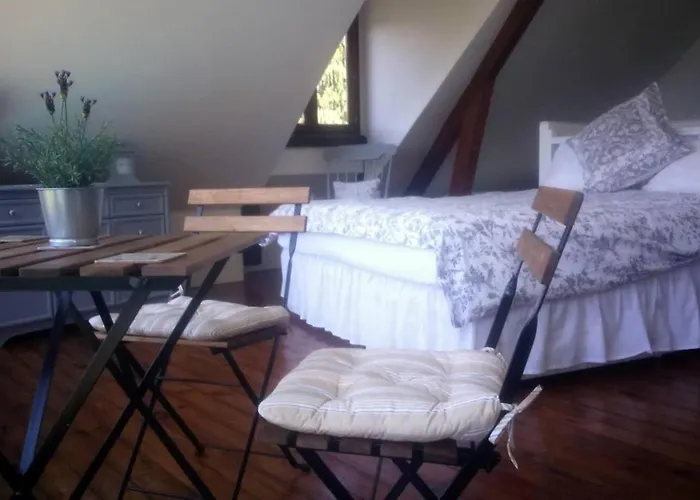 6-bed Sleeps 13 Pool & Pet Friendly * Saint-Sauveur-de-Carrouges