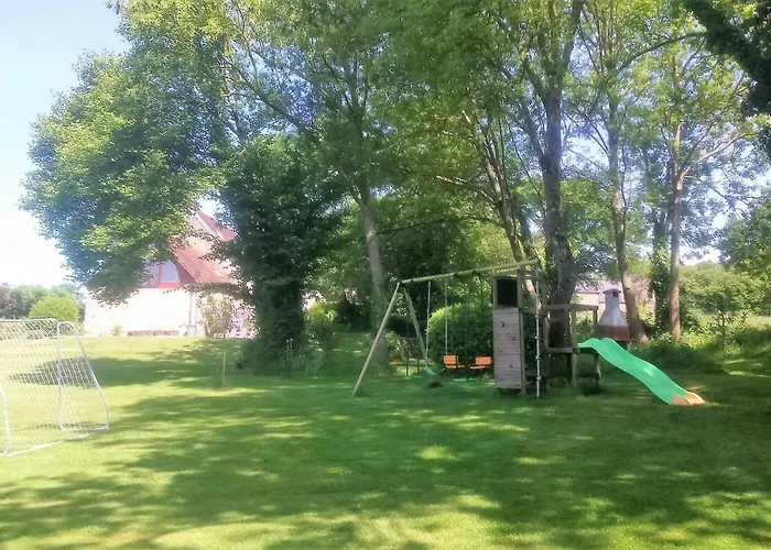 6-bed Sleeps 13 Pool & Pet Friendly Holiday home