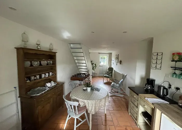 Holiday home 6-bed Sleeps 13 Pool & Pet Friendly *