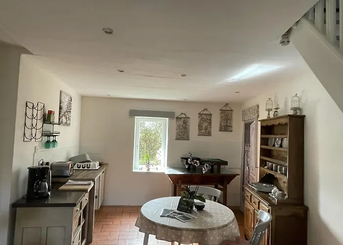 6-bed Sleeps 13 Pool & Pet Friendly Holiday home *