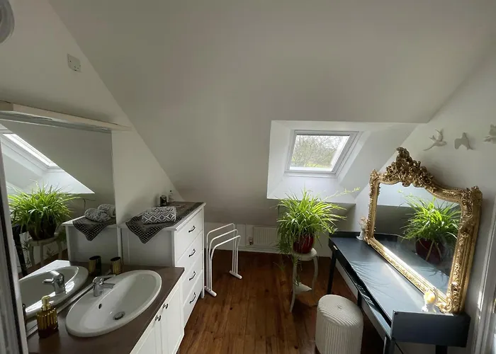 6-bed Sleeps 13 Pool & Pet Friendly Holiday home Saint-Sauveur-de-Carrouges