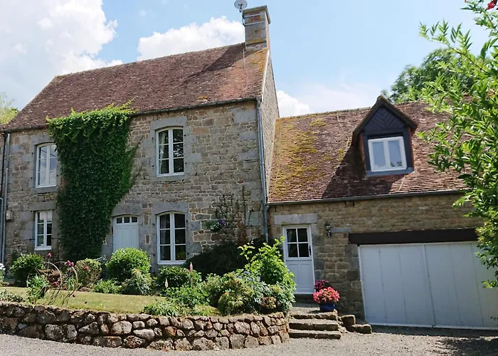 6-bed Sleeps 13 Pool & Pet Friendly Saint-Sauveur-de-Carrouges