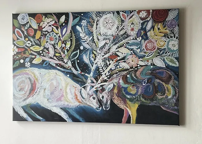 6-bed Sleeps 13 Pool & Pet Friendly