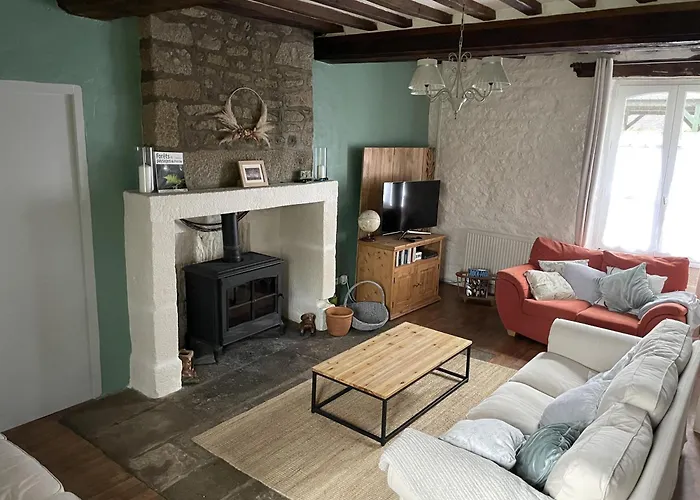 Holiday home 6-bed Sleeps 13 Pool & Pet Friendly