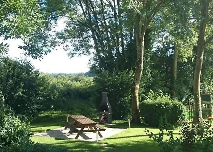 6-bed Sleeps 13 Pool & Pet Friendly *